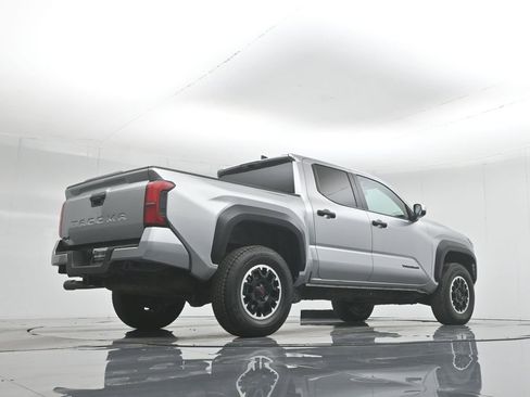 Used 2024 Toyota Tacoma TRD Off-Road image 45