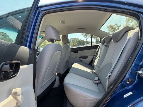 Used 2010 Hyundai Accent GLS FWD image 14