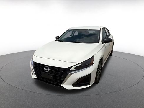 Used 2025 Nissan Altima 2.5 SV FWD image 7