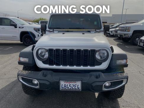 Used 2024 Jeep Gladiator Sport image 2