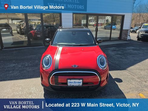 Used 2022 MINI Cooper 4-Door Hardtop image 2