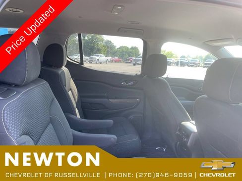 Used 2023 GMC Acadia SLE FWD image 12
