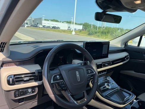Used 2023 Lincoln Nautilus Reserve AWD/4WD image 11