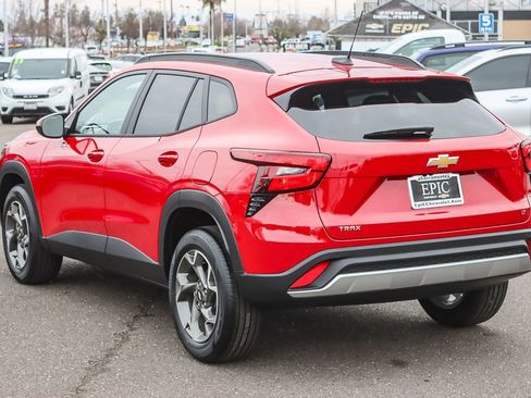 New 2026 Chevrolet Trax LT w/ Sunroof Package image 2