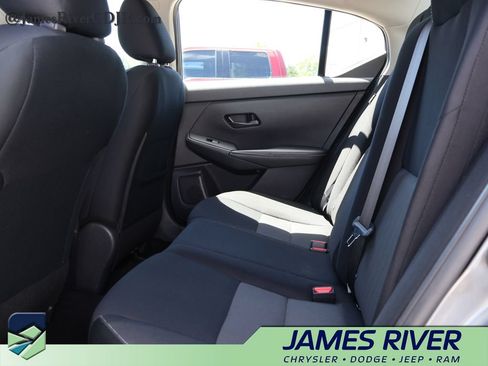 Used 2024 Nissan Sentra SV FWD image 17