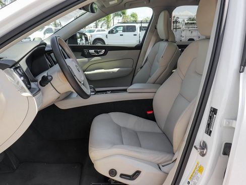 Used 2024 Volvo XC60 B5 Core image 18