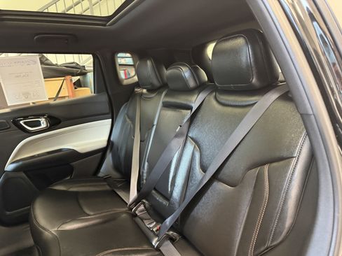 Used 2024 Jeep Compass Limited w/ Sun and Sound Group image 18