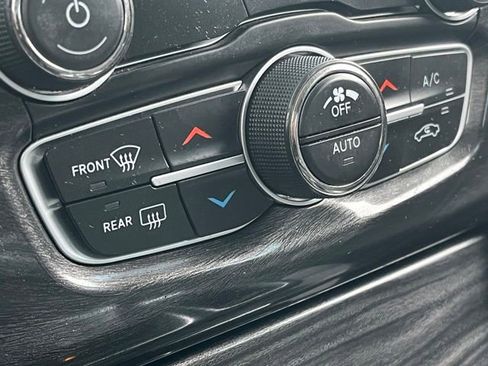 Used 2022 Chrysler 300 Touring w/ Sport Appearance Package image 16