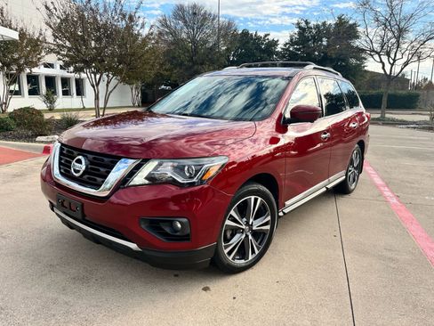 Used 2020 Nissan Pathfinder Platinum image 1