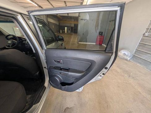 Used 2012 Kia Soul FWD image 28