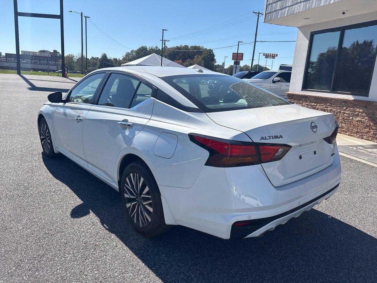 Used 2024 Nissan Altima 2.5 SV w/ SV Premium Package AWD/4WD image 7