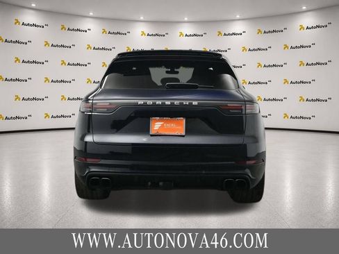 Used 2021 Porsche Cayenne Turbo w/ Premium Package Plus AWD/4WD image 7