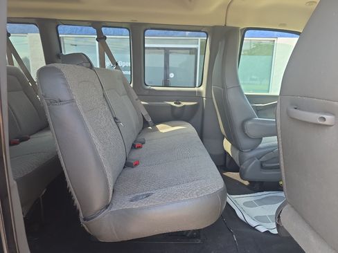 Used 2019 Chevrolet Express 3500 LS RWD image 14