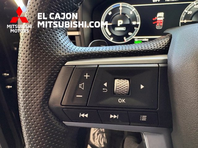 Used 2025 Mitsubishi Outlander SE AWD/4WD image 19
