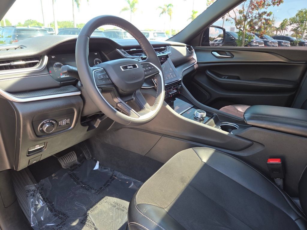 Used 2024 Jeep Grand Cherokee L Altitude AWD/4WD image 31