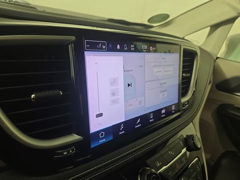 Used 2022 Chrysler Pacifica Touring-L image 27