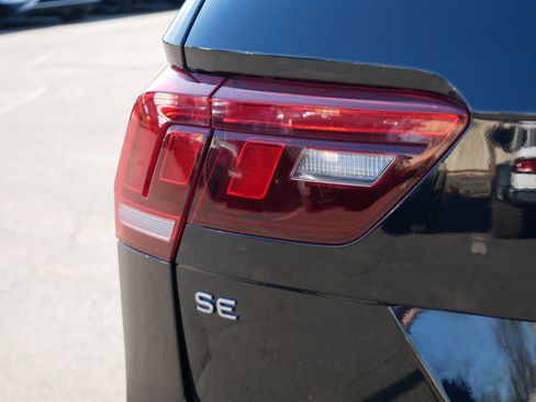 Used 2023 Volkswagen Tiguan SE AWD/4WD image 17