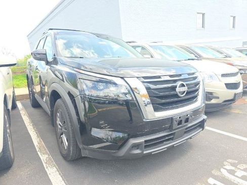 Certified 2025 Nissan Pathfinder SV w/ SV Premium Package image 4