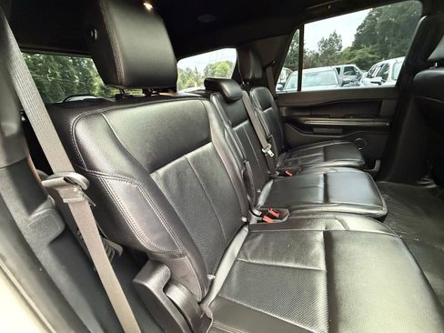 Used 2020 Ford Expedition XLT w/ Equipment Group 202A AWD/4WD image 33