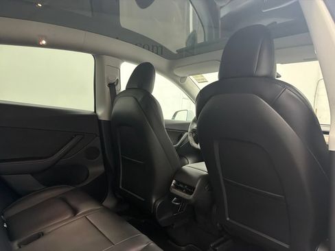 Used 2022 Tesla Model Y Long Range AWD/4WD image 24