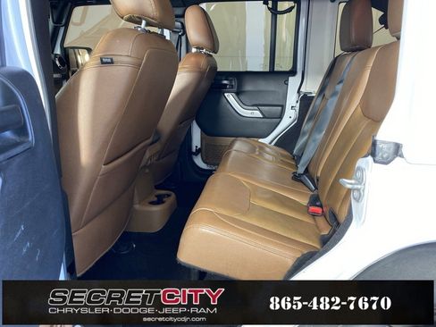 Used 2018 Jeep Wrangler Unlimited Sahara w/ Connectivity Group image 31