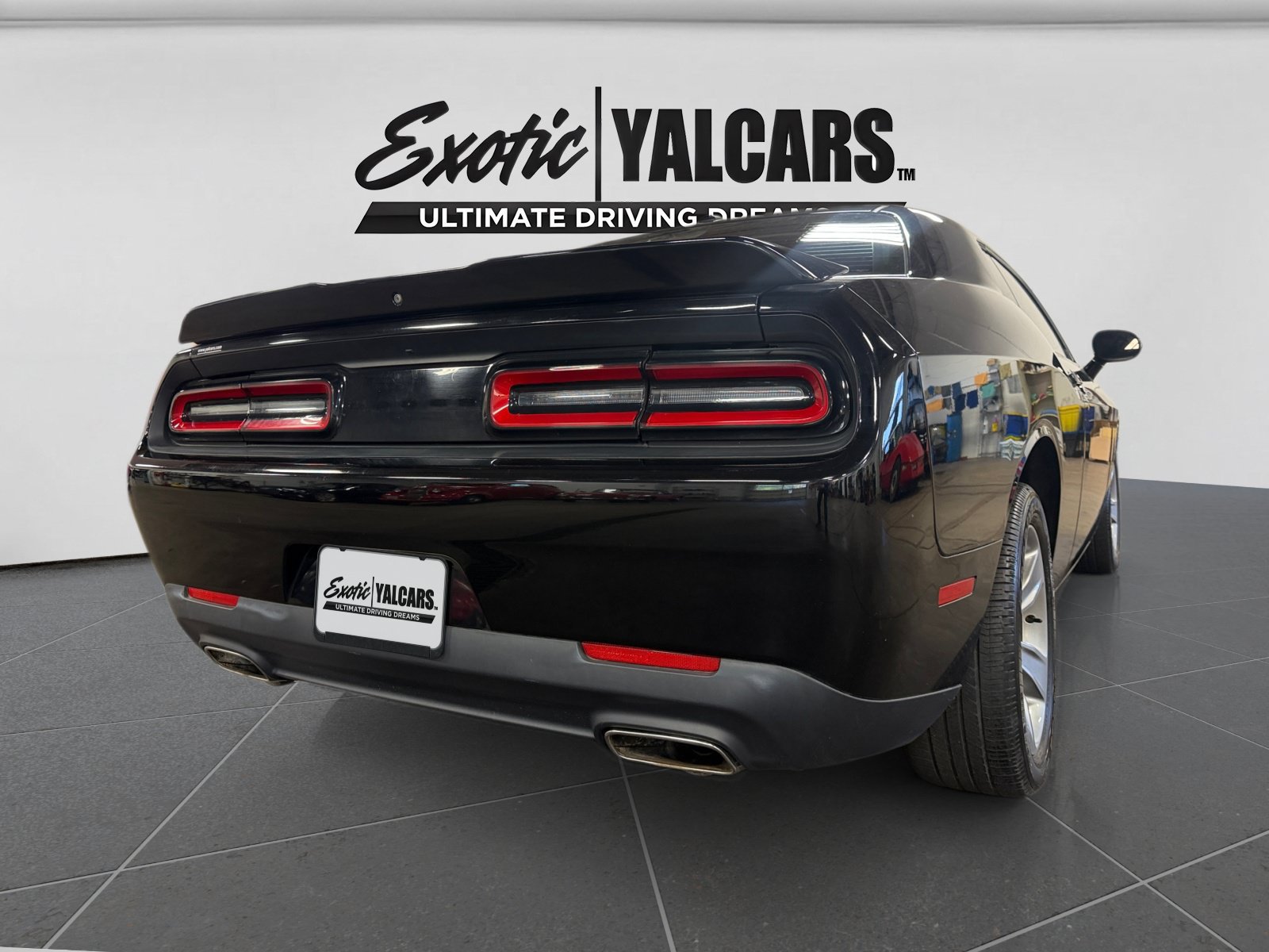 Used 2019 Dodge Challenger SXT RWD image 10