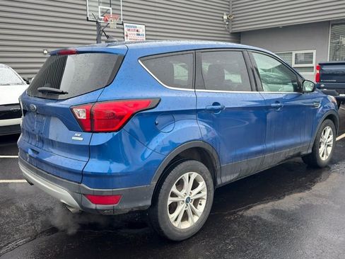 Used 2019 Ford Escape SE image 3