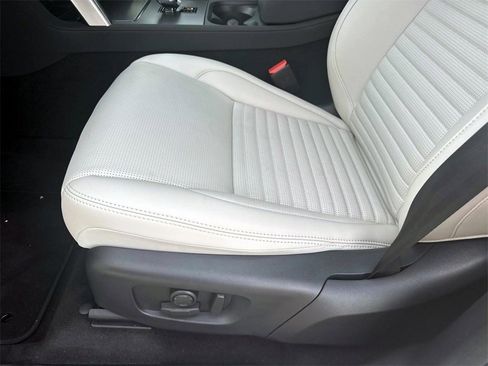 New 2025 Land Rover Discovery Sport S image 17