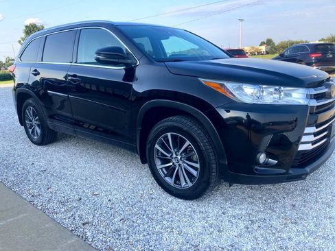 Used 2018 Toyota Highlander XLE w/ Protection Package #3 AWD/4WD image 2
