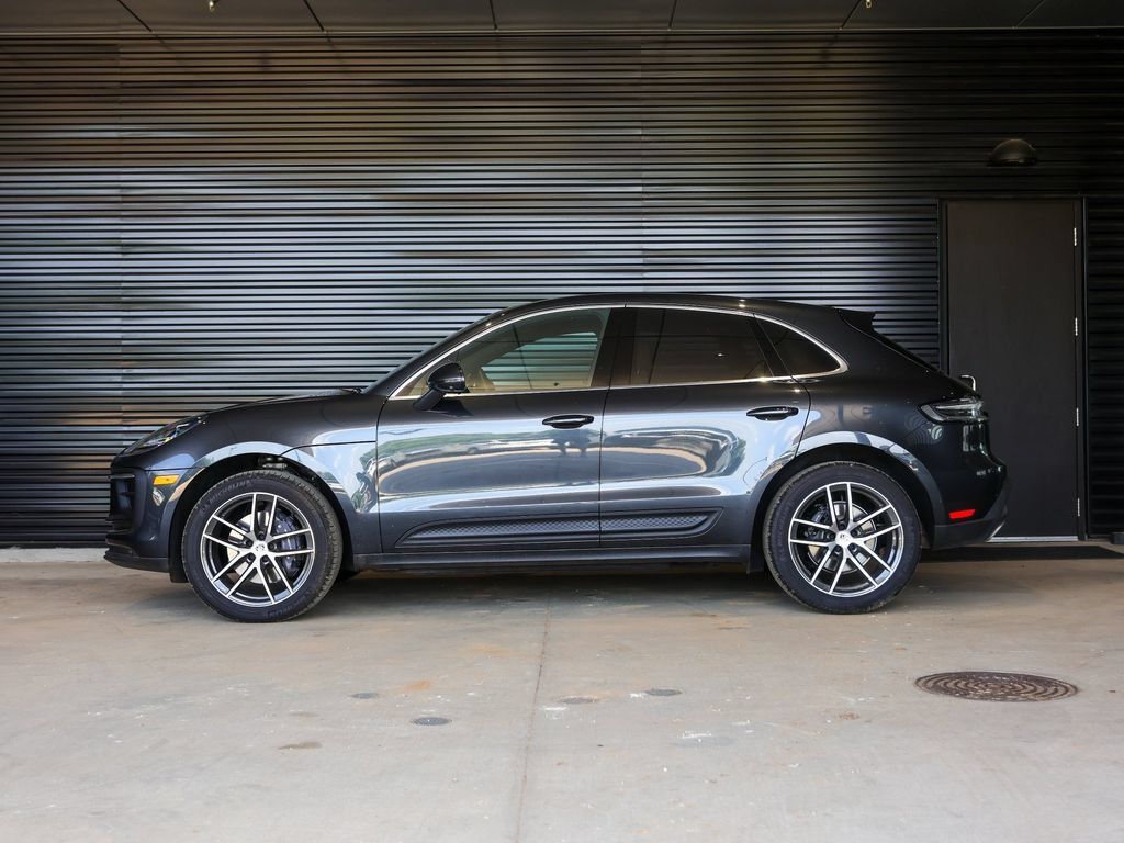 Certified 2026 Porsche Macan AWD/4WD image 2