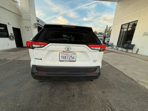 Used 2019 Toyota RAV4 XLE image 3