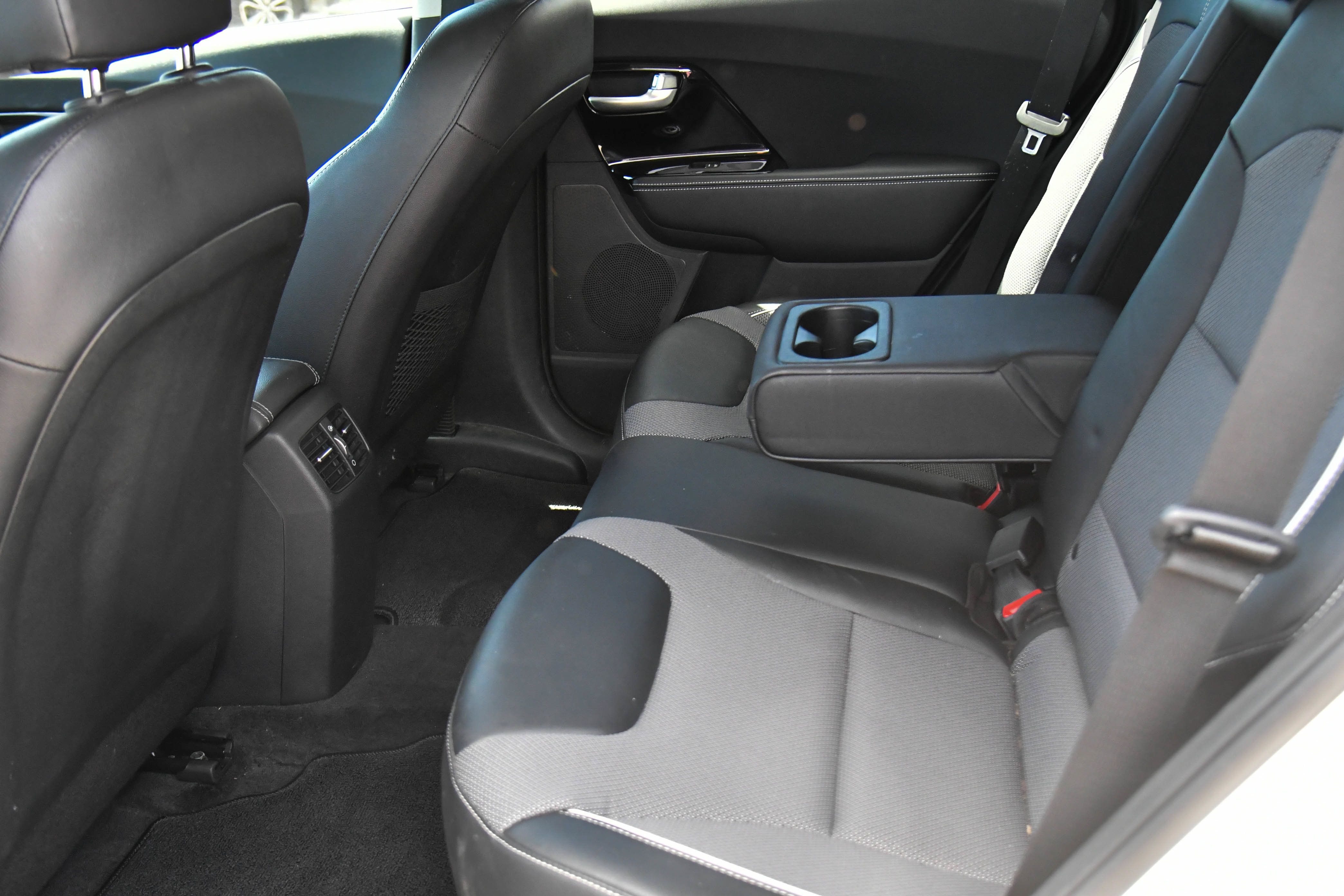 Used 2022 Kia Niro EX FWD image 37