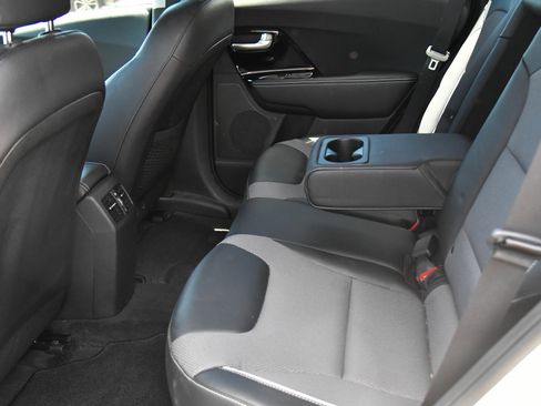 Used 2022 Kia Niro EX FWD image 37