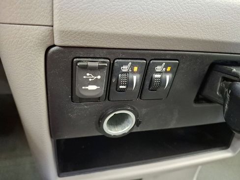 Used 2015 Toyota Sienna XLE w/ XLE Navigation Package FWD image 19