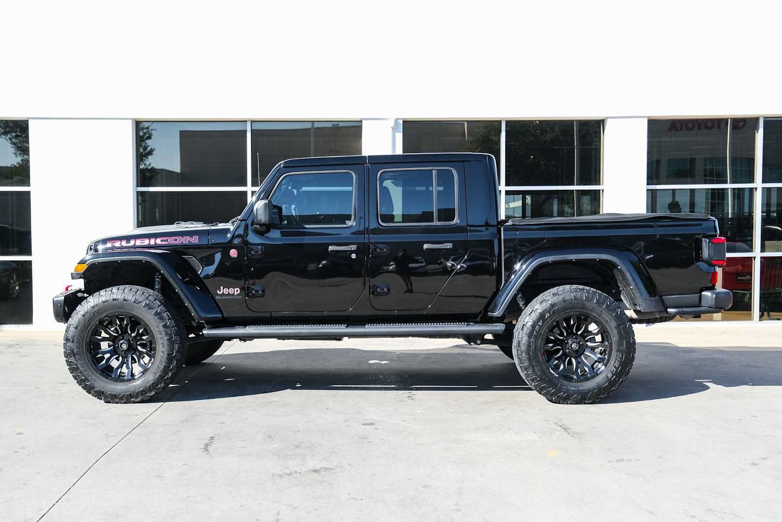 Used 2021 Jeep Gladiator Rubicon AWD/4WD image 17