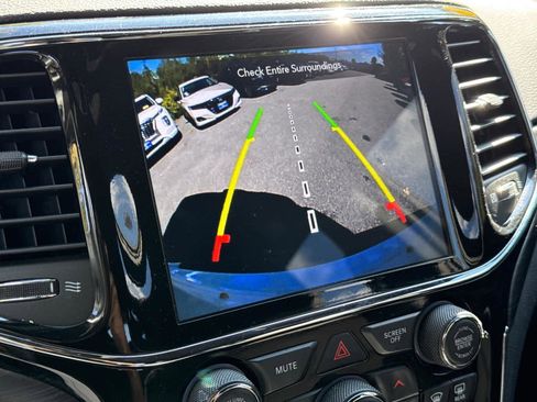 Used 2022 Jeep Grand Cherokee Laredo X image 27