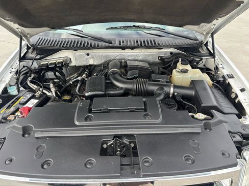 Used 2010 Ford Expedition XLT image 11