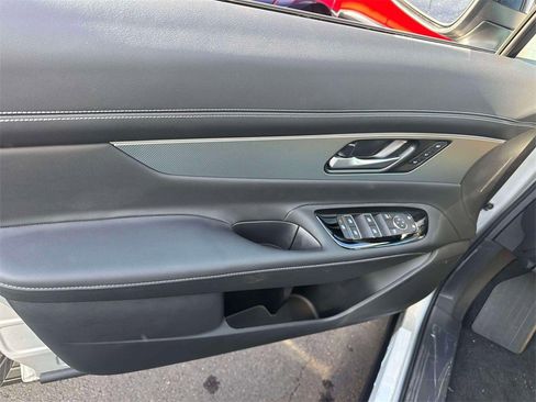 New 2025 Nissan Murano SL image 16