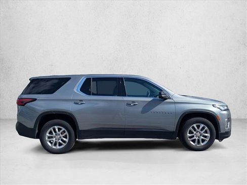 Used 2023 Chevrolet Traverse LS image 4
