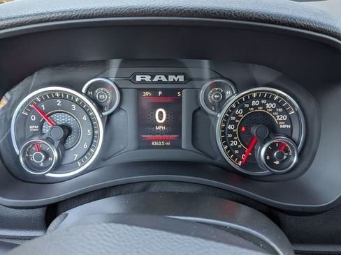 Used 2024 RAM 2500 Tradesman w/ Chrome Appearance Group image 6