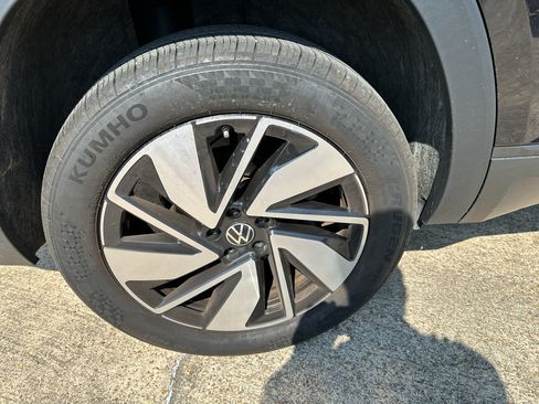 Used 2025 Volkswagen Atlas SE AWD/4WD image 9