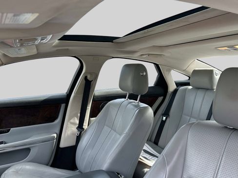 Used 2012 Jaguar XJ image 24
