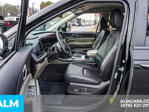 Used 2025 Kia Carnival EX image 19