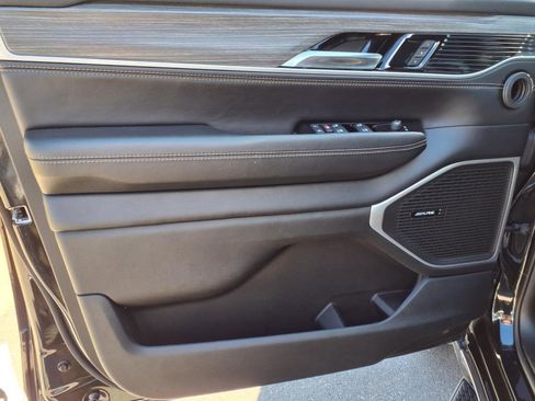 Used 2024 Jeep Wagoneer Series II w/ Flexible Seating Group image 16