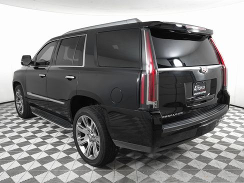Used 2015 Cadillac Escalade Luxury image 7