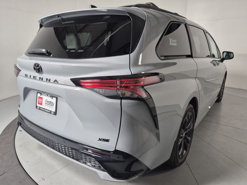 New 2026 Toyota Sienna XSE FWD image 4