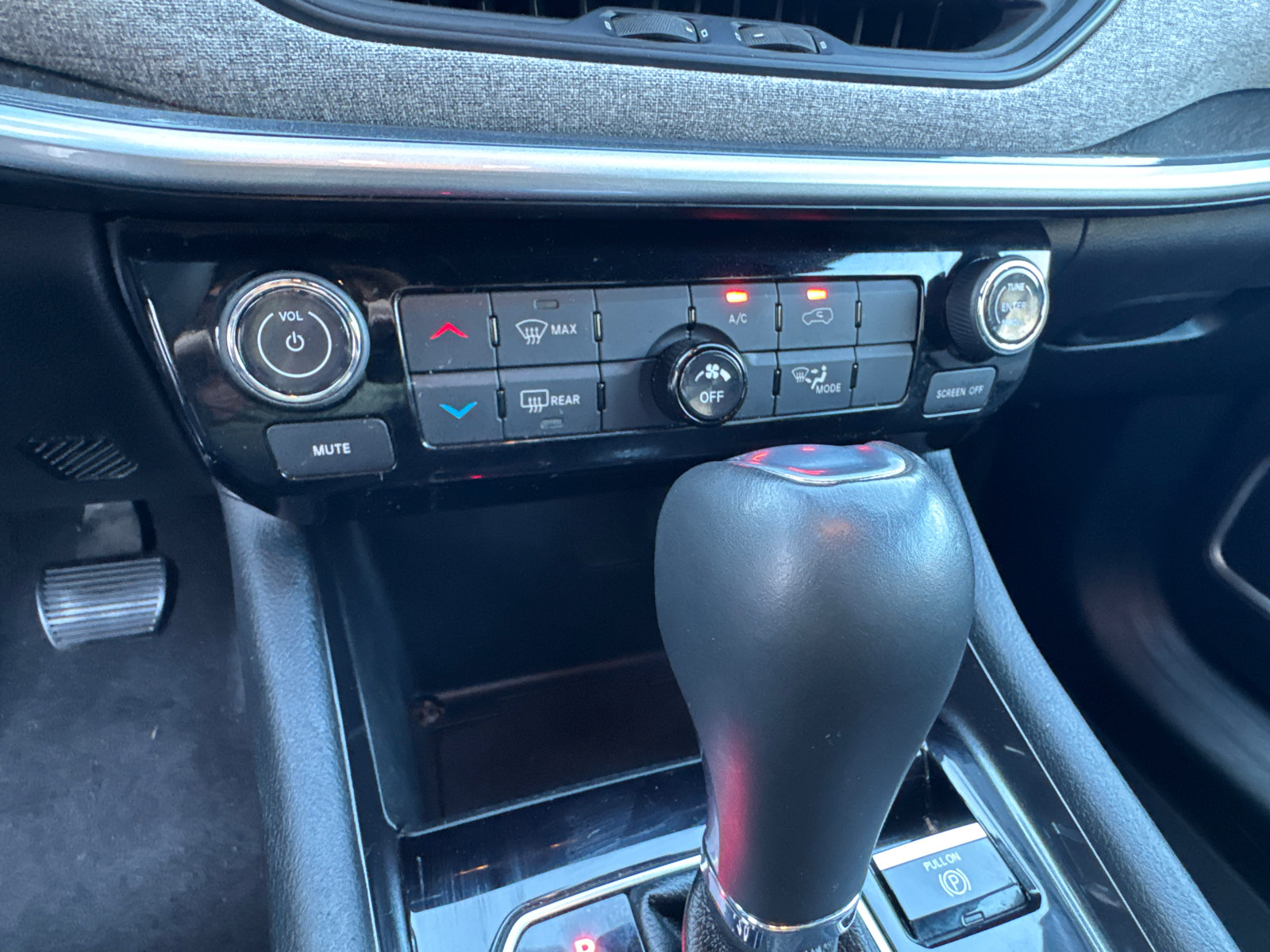 Used 2024 Jeep Compass Latitude AWD/4WD image 28