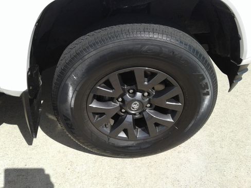 Used 2022 Toyota Tacoma SR5 image 9