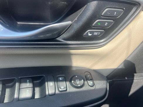 Used 2019 Honda CR-V Touring image 18