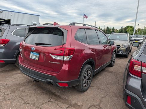 Used 2019 Subaru Forester Premium AWD/4WD image 7